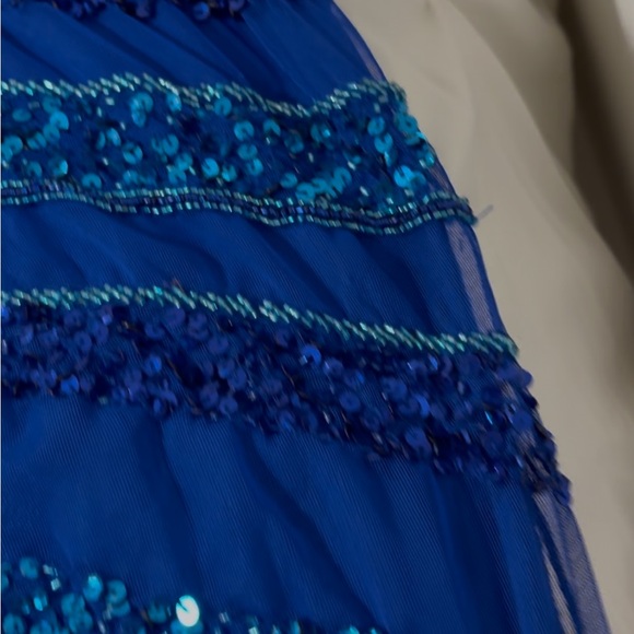 Ashley Lauren prom dress, size 10, slit on side - Picture 14 of 15